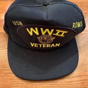 MENS BLACK GOLD TRUCKER HAT WWII VETERAN SOUVENIR. WINTER